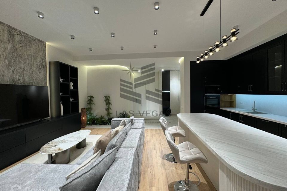 Сдаётся 2-комнатная квартира, 65 м²