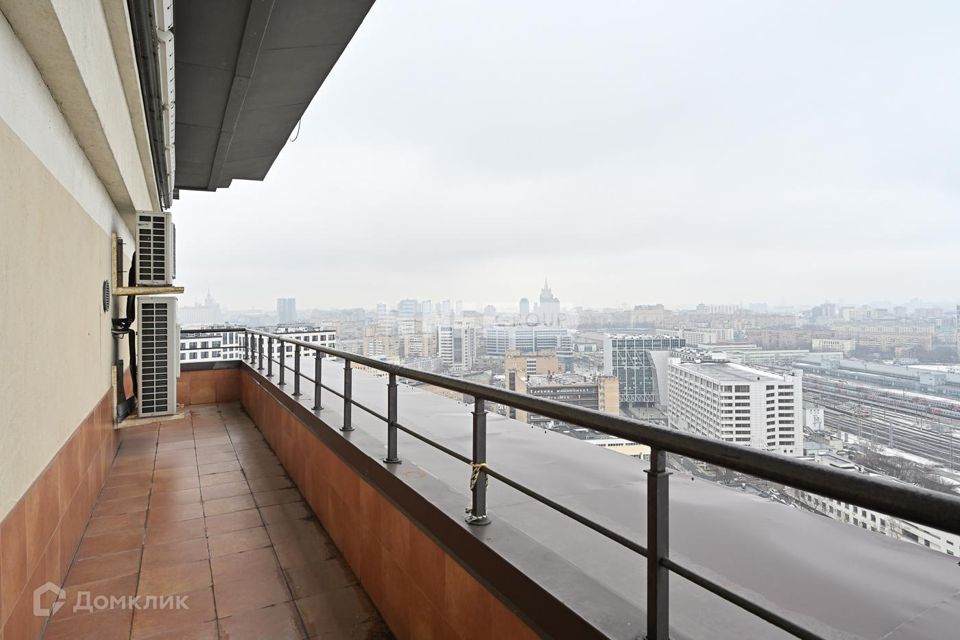 Продаётся 5-комнатная квартира, 206.5 м²