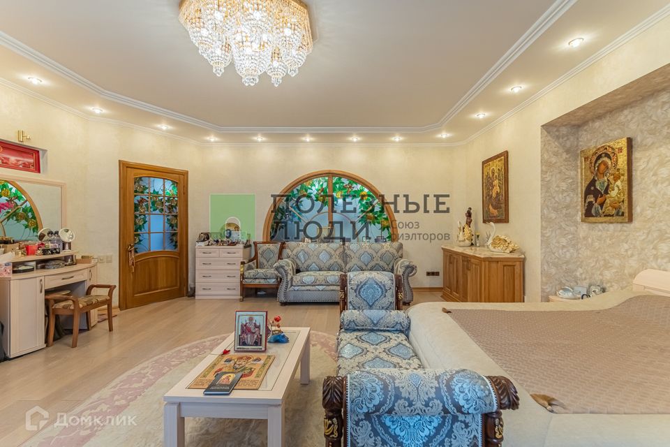 Продаётся 3-комнатная квартира, 177 м²