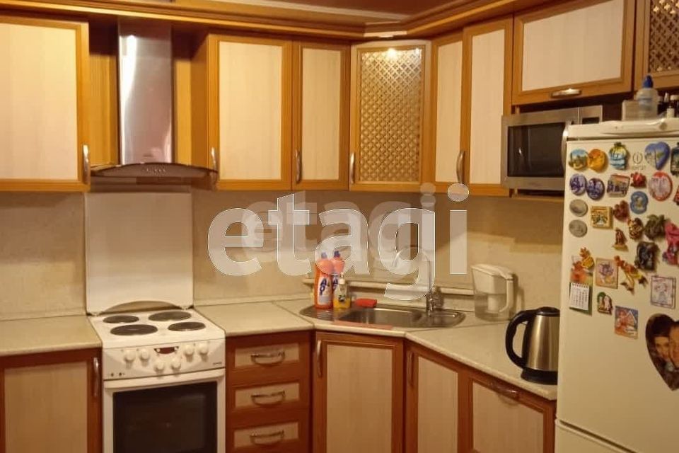 Продаётся 3-комнатная квартира, 63.5 м²