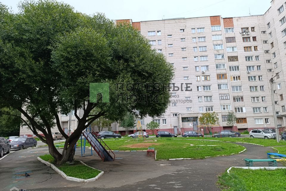 Продаётся 4-комнатная квартира, 107.3 м²