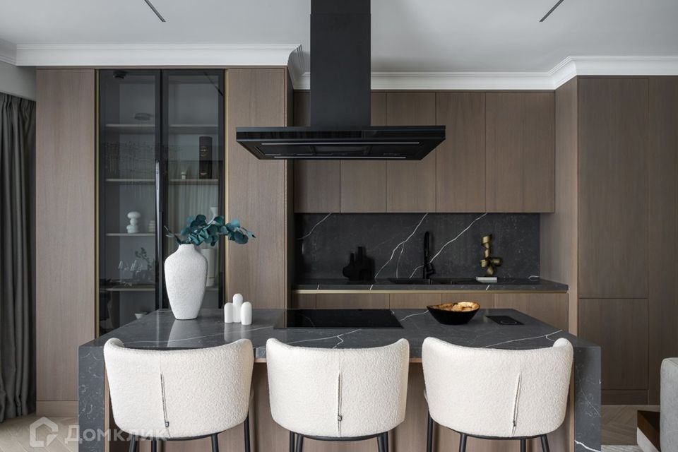 Продаётся 4-комнатная квартира, 130 м²