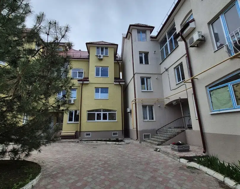 Продаётся 4-комнатная квартира, 115.7 м²