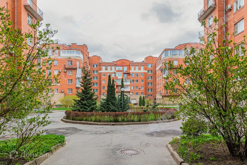 Продаётся 2-комнатная квартира, 130 м²