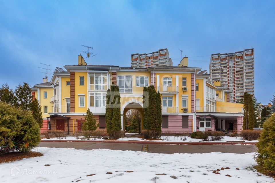 Продаётся 6-комнатная квартира, 235 м²