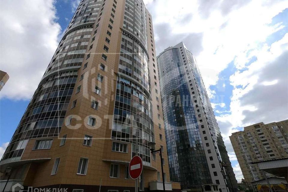 Продаётся 4-комнатная квартира, 137 м²