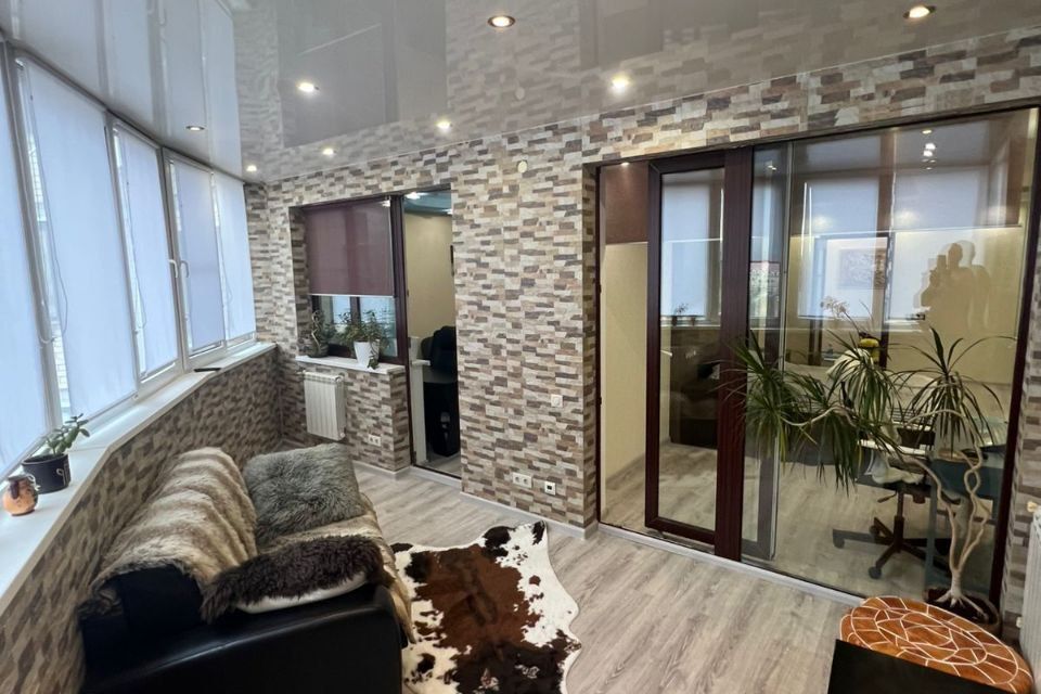Продаётся 4-комнатная квартира, 127 м²