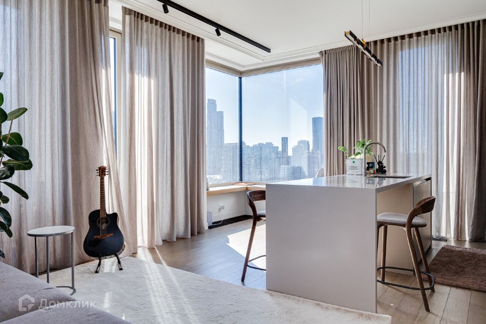 Продаётся 3-комнатная квартира, 135 м²