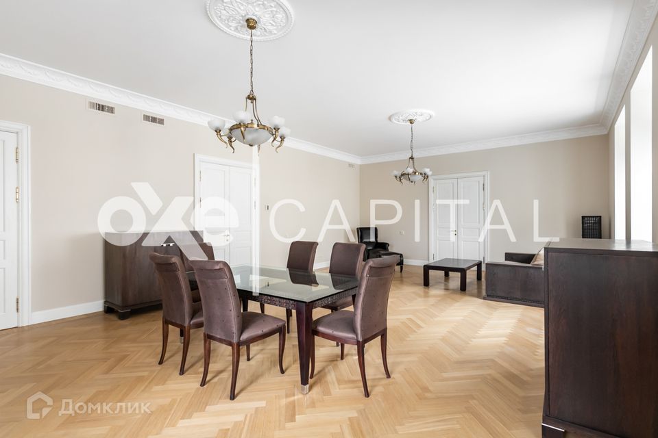 Сдаётся 4-комнатная квартира, 210 м²