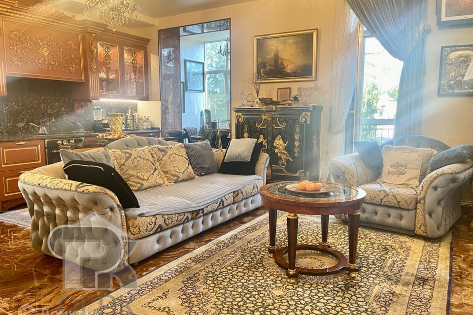 Продаётся 3-комнатная квартира, 111.8 м²