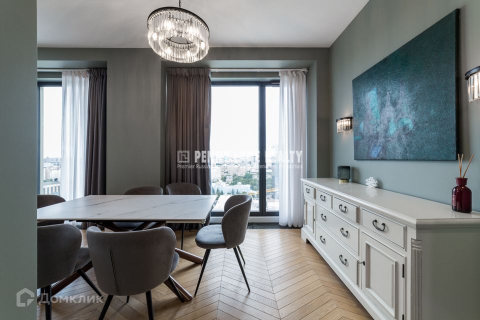 Сдаётся 4-комнатная квартира, 158 м²