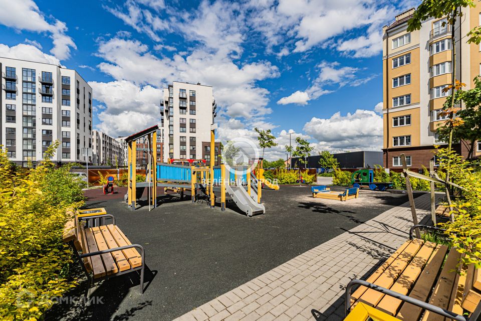 Продаётся 4-комнатная квартира, 164.1 м²