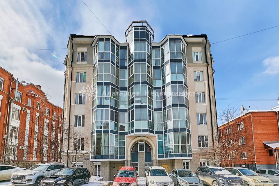 Продаётся 4-комнатная квартира, 256.7 м²