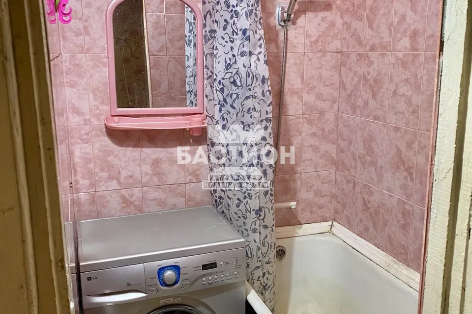 Продаётся 3-комнатная квартира, 48.3 м²