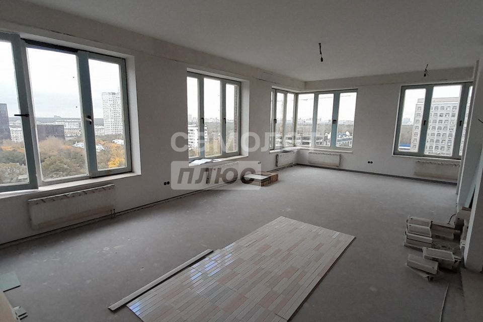 Продаётся 3-комнатная квартира, 147 м²