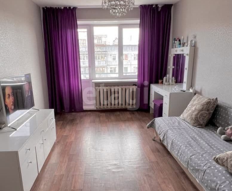 Продаётся 4-комнатная квартира, 69.6 м²