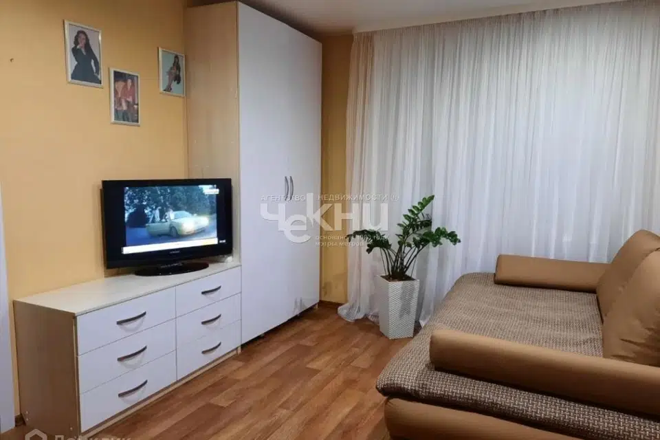 Продаётся 1-комнатная квартира, 42.8 м²