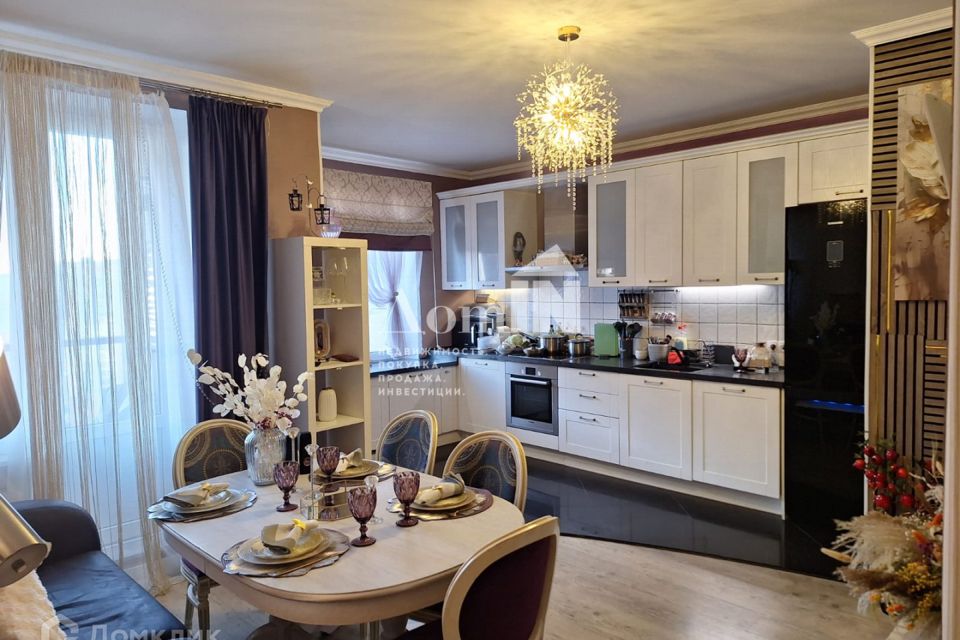 Продаётся 3-комнатная квартира, 97.6 м²