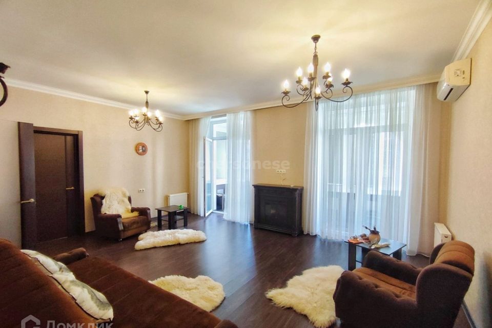 Продаётся 3-комнатная квартира, 133.1 м²