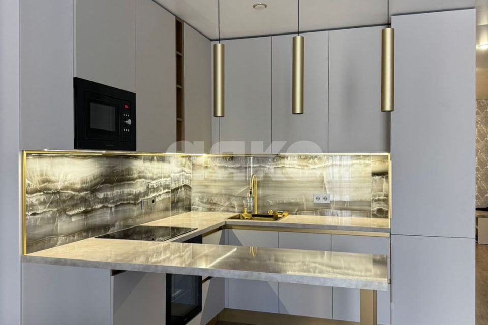 Продаётся 3-комнатная квартира, 108.5 м²