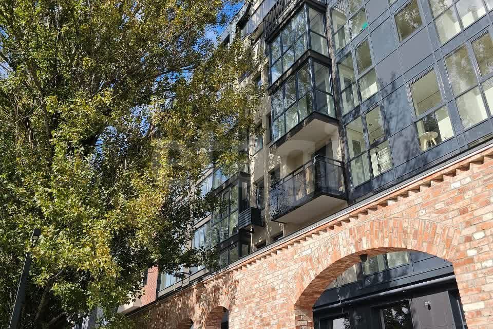 Продаётся 2-комнатная квартира, 90.8 м²