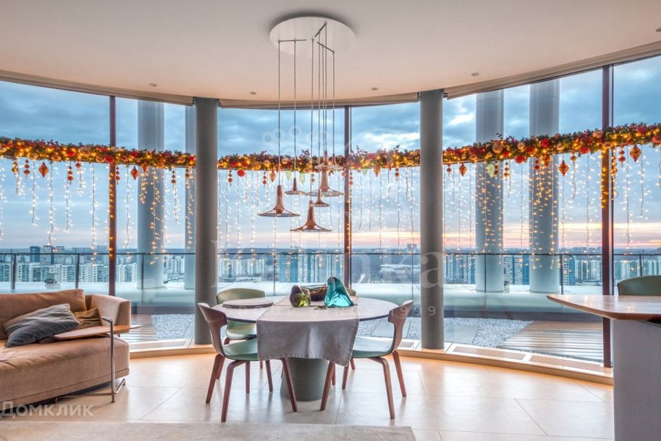 Продаётся 4-комнатная квартира, 143.3 м²