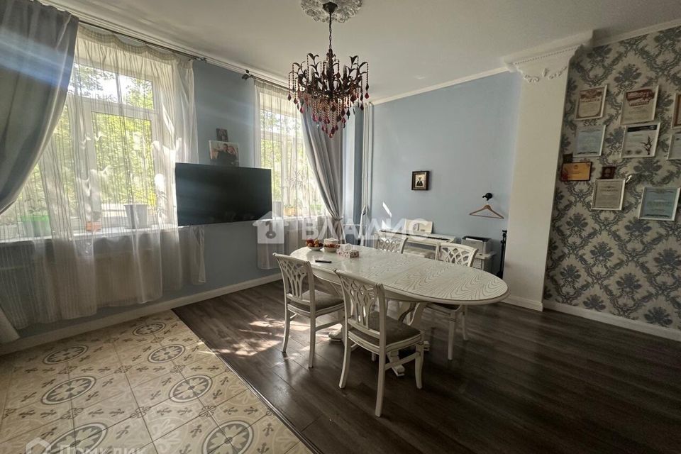 Продаётся 3-комнатная квартира, 106 м²