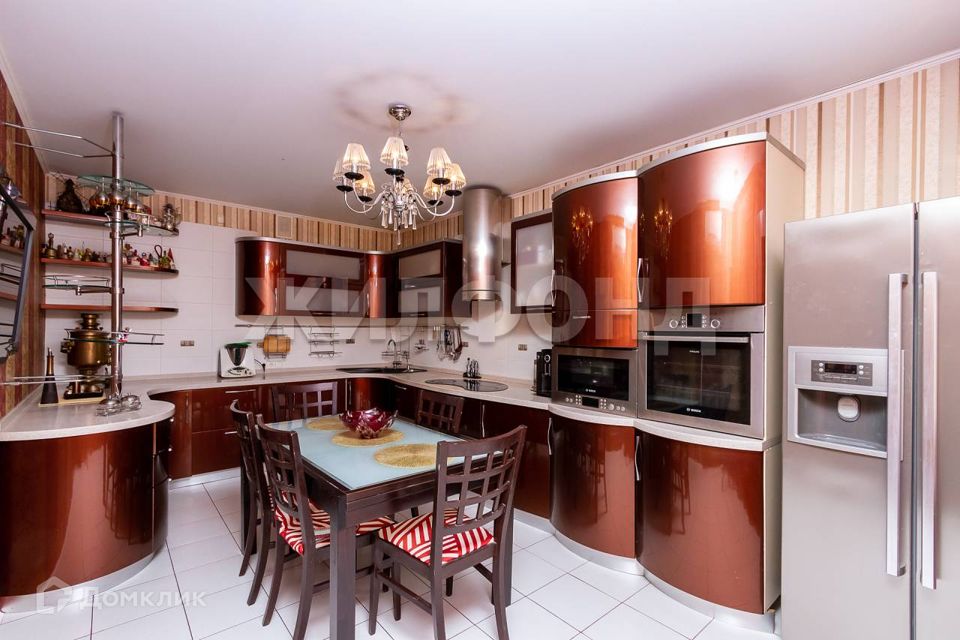 Продаётся 3-комнатная квартира, 109.4 м²