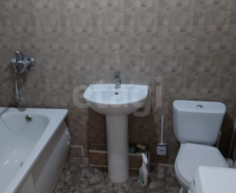 Продаётся 1-комнатная квартира, 43.4 м²
