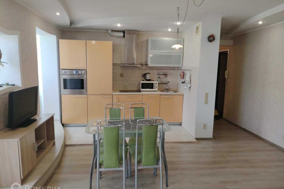 Сдаётся 2-комнатная квартира, 58.2 м²