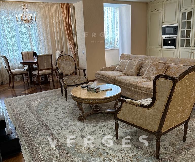 Сдаётся 2-комнатная квартира, 90 м²