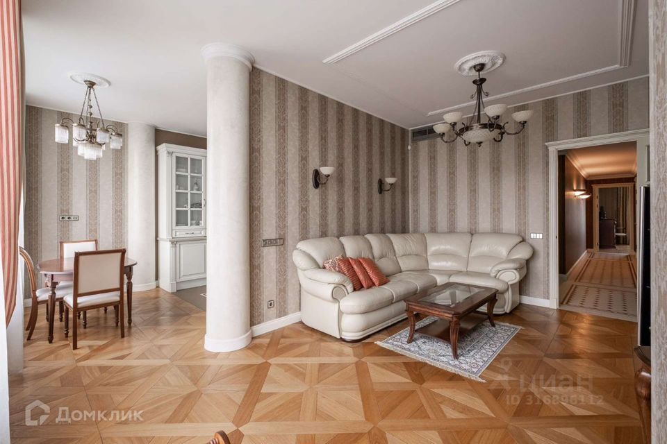 Продаётся 3-комнатная квартира, 123 м²
