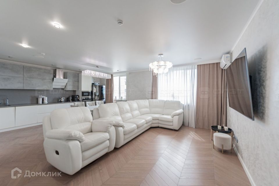 Продаётся 3-комнатная квартира, 145.5 м²