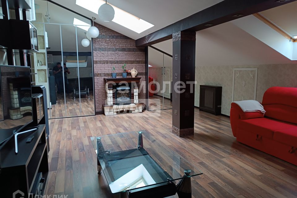 Продаётся 4-комнатная квартира, 134.7 м²