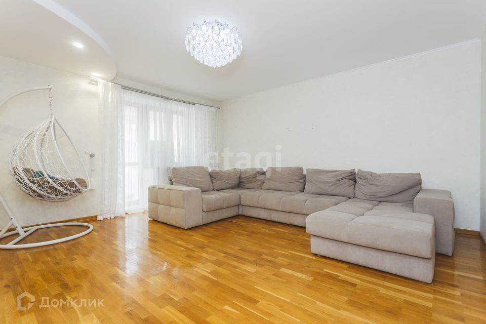 Продаётся 3-комнатная квартира, 190.7 м²