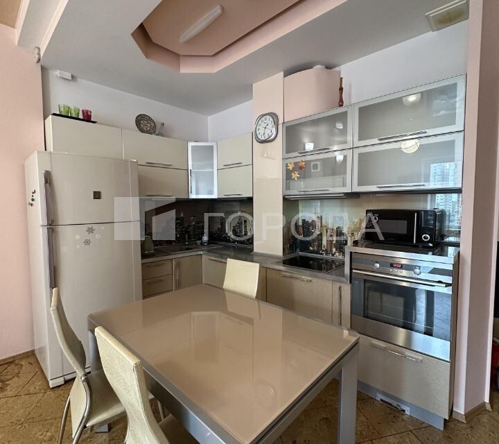 Сдаётся 2-комнатная квартира, 91 м²
