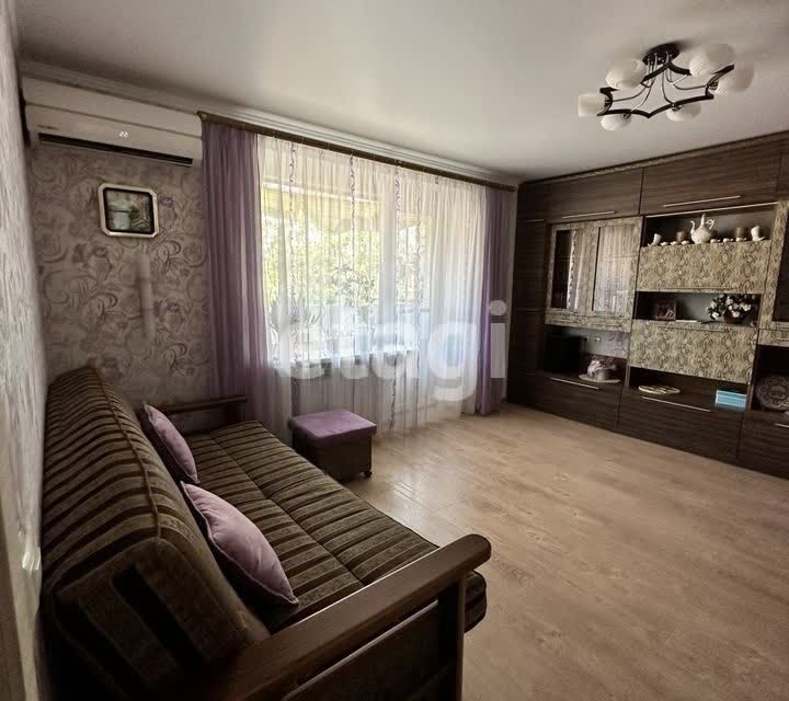 Продаётся 3-комнатная квартира, 61.7 м²