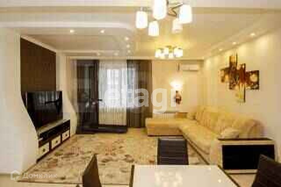 Продаётся 2-комнатная квартира, 119.3 м²
