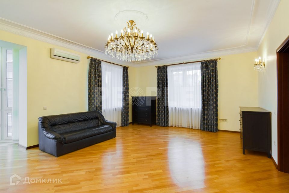 Продаётся 5-комнатная квартира, 292.6 м²