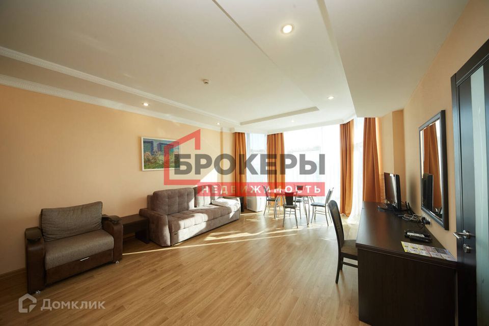 Продаётся 1-комнатная квартира, 73.5 м²
