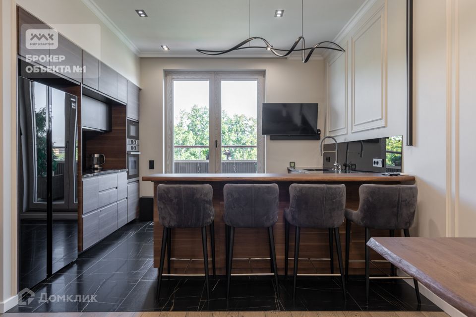 Продаётся 3-комнатная квартира, 104.5 м²