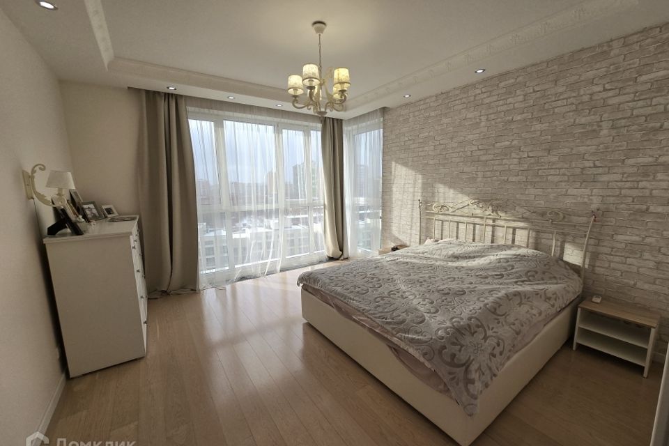 Продаётся 4-комнатная квартира, 100 м²