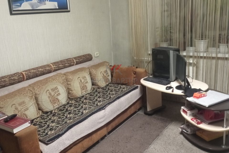 Продаётся 4-комнатная квартира, 74.9 м²
