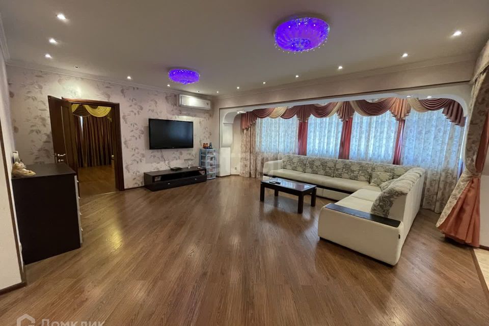 Продаётся 2-комнатная квартира, 109 м²