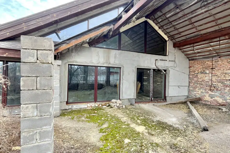 Продаётся 2-этажный дом, 550 м²