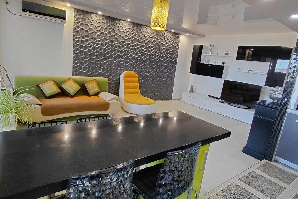 Продаётся 3-комнатная квартира, 82.2 м²