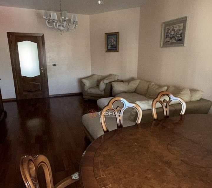 Продаётся 6-комнатная квартира, 240.1 м²