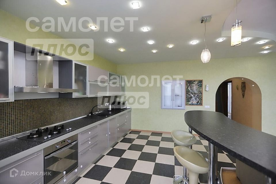 Продаётся 3-комнатная квартира, 105 м²