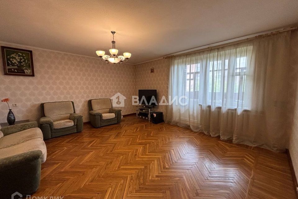 Продаётся 4-комнатная квартира, 120 м²
