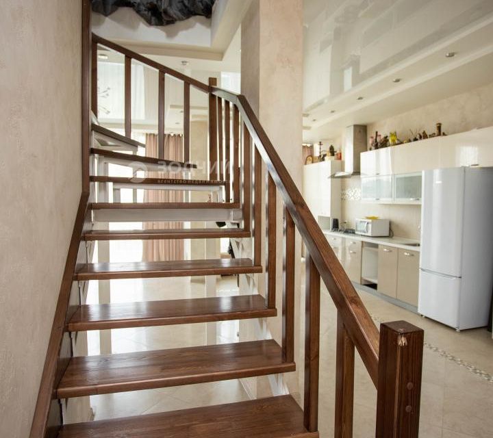 Продаётся 5-комнатная квартира, 237.6 м²